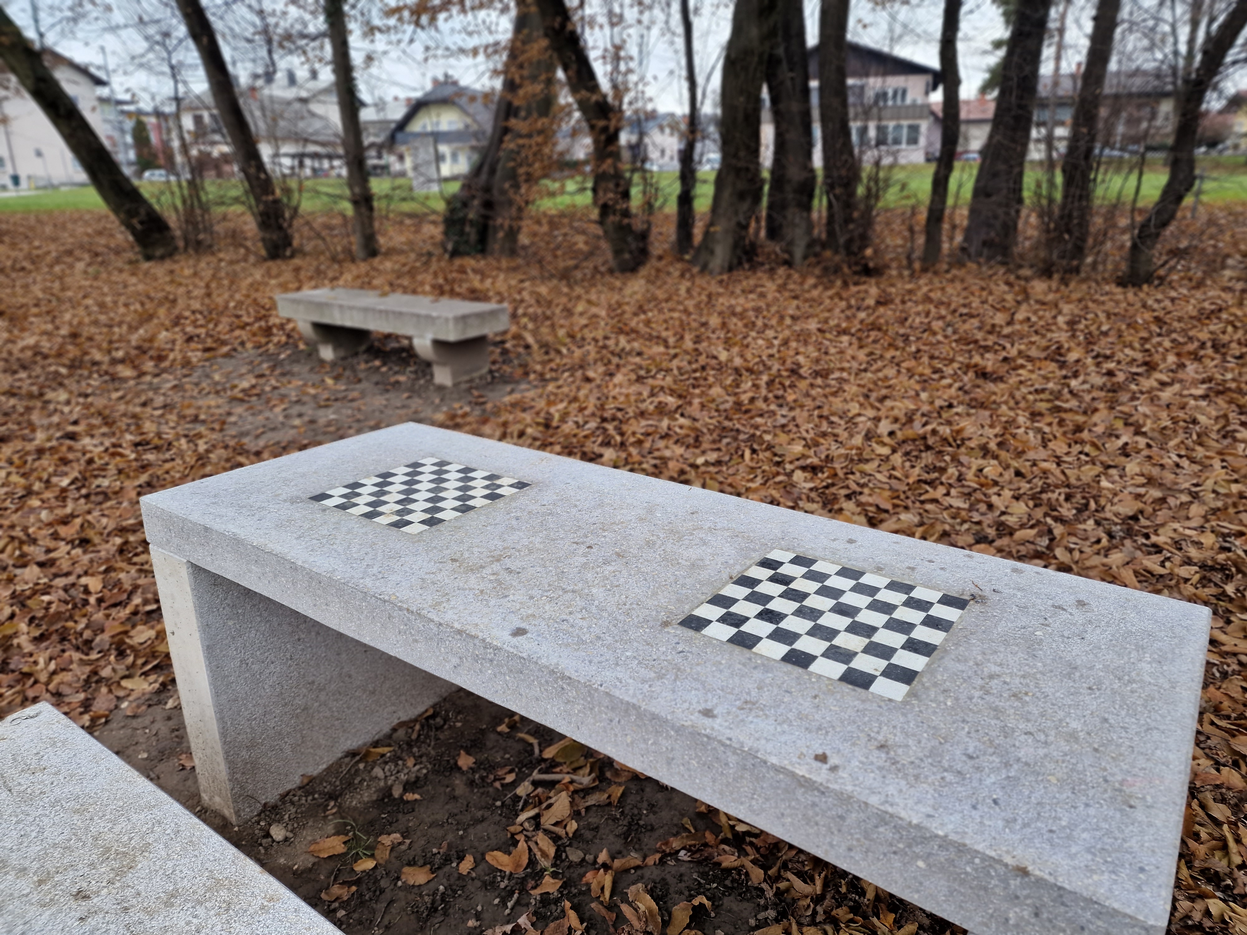 Dve novi šahovski površini v Češminovem parku